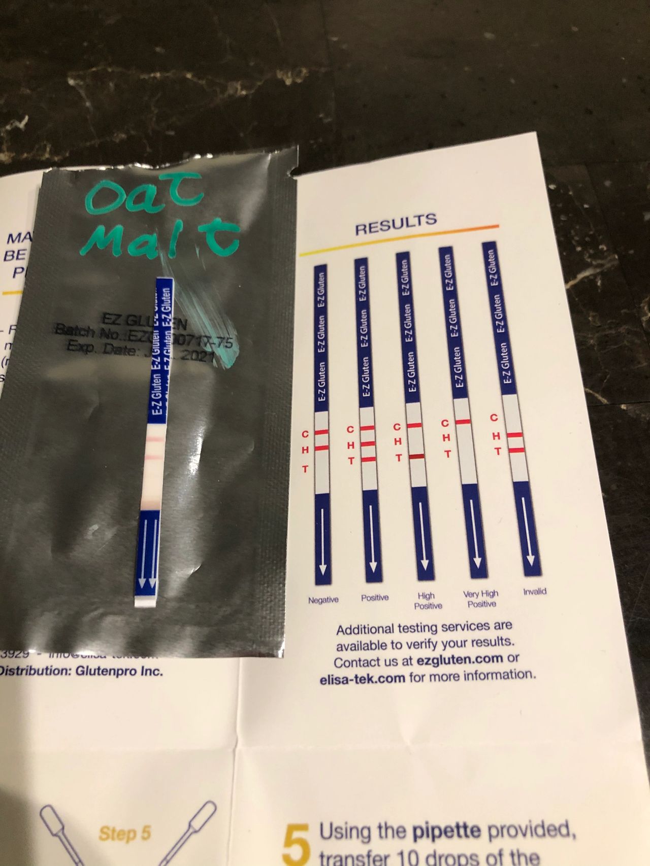 Test strip from malted oats showing no gluten detected. Test strip from malted oats showing no gluten detected.